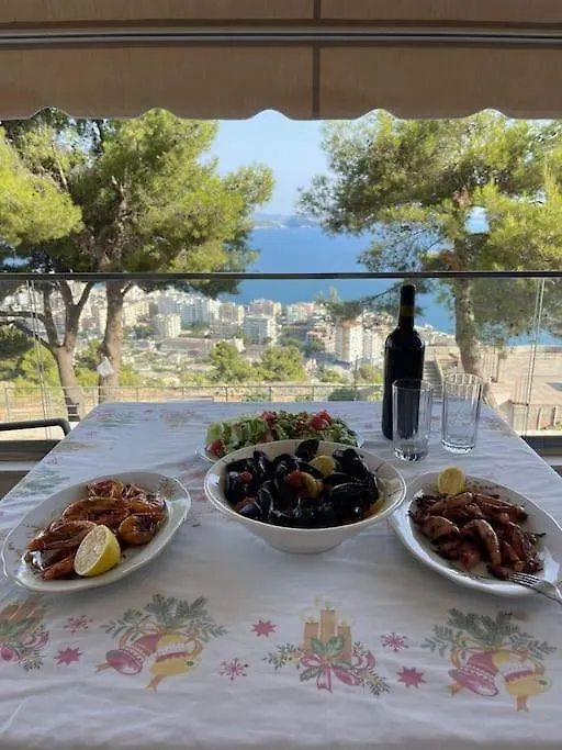 Queen Bed With The Best View! Sarandë